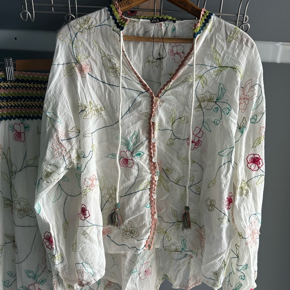 Zara White Peasant Blouse with Pastel Floral Embroidery